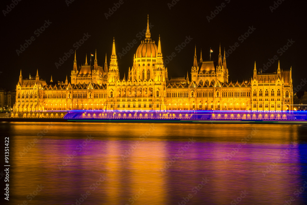 the parliament of budapest by night