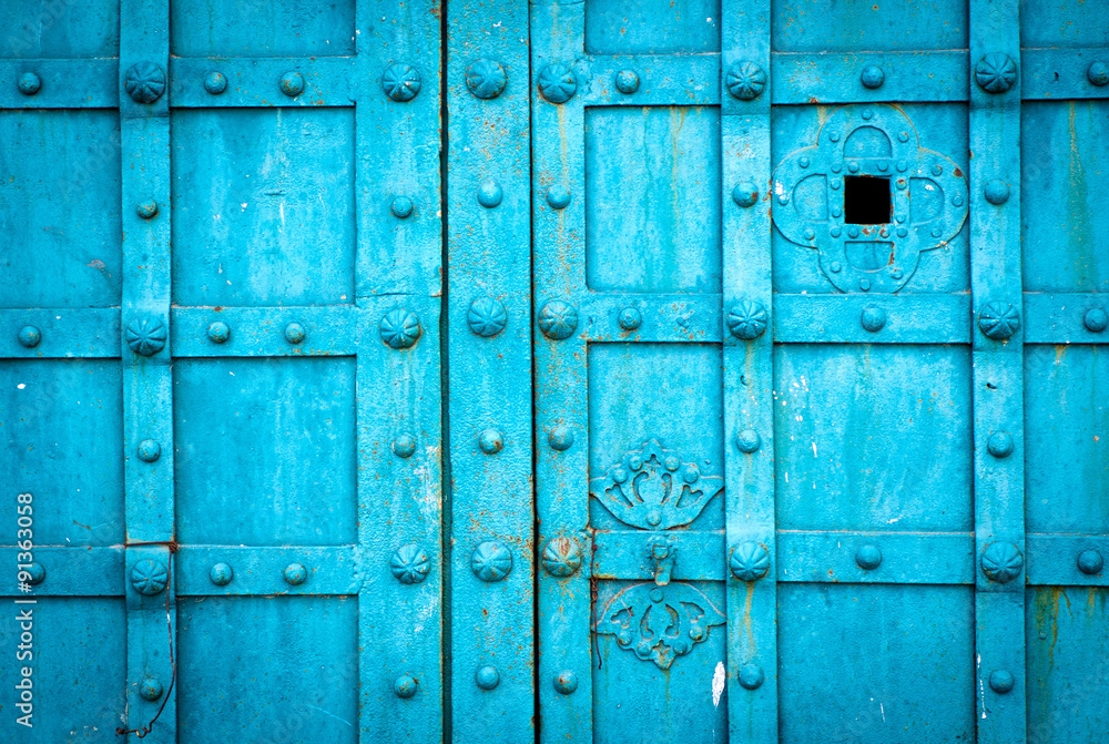 Fototapeta premium Blue metal door gate texture witn checkered pattern