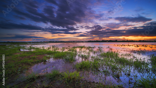 Foto Beautiful sunrise on river