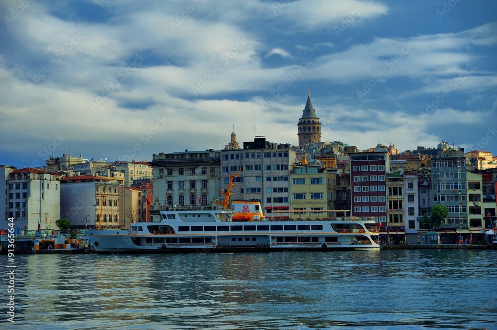 Obraz premium Golden Horn, Karakoy Port, Galata Bridge and Galata Tower in Istanbul, Turkey