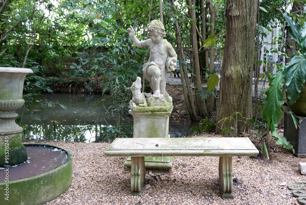 Obraz premium vintage seating with stone sculpture background