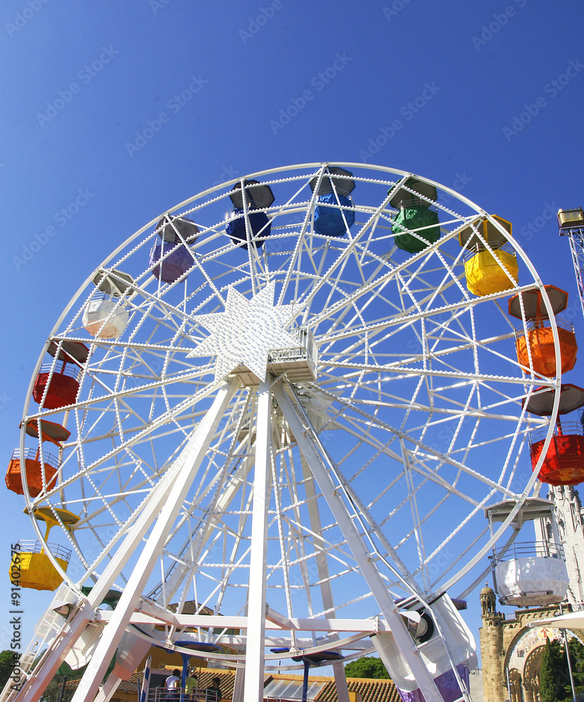 Noria en el parque de atracciones del Tibidabo, Barcelona Noria en el parque de atracciones del Tibidabo, Barcelona