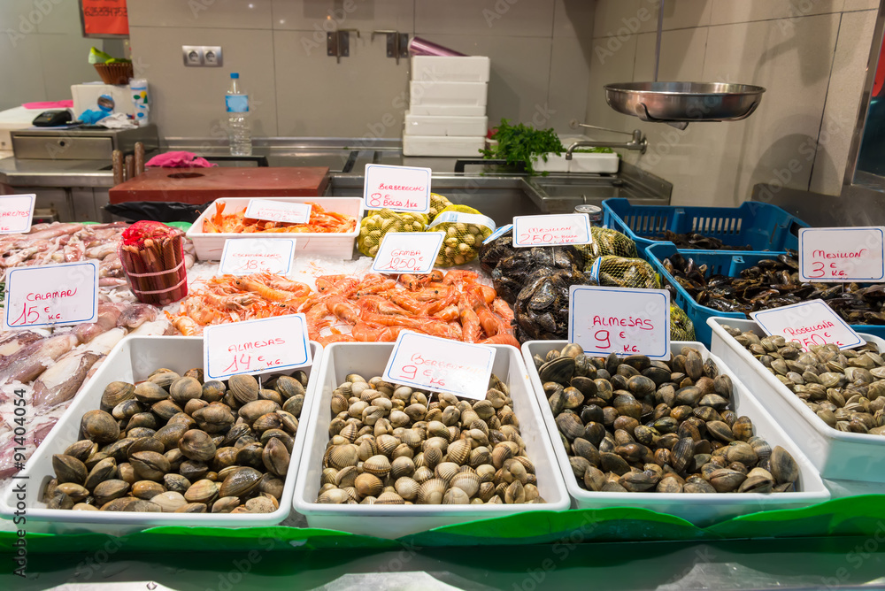 Φωτογραφία Fresh seafoods at the market La Boqueria in Barcelona. Spain