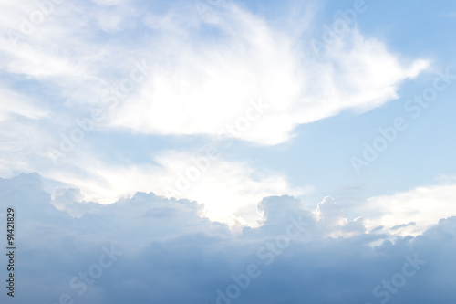 Blue sky background with clouds © itim2101