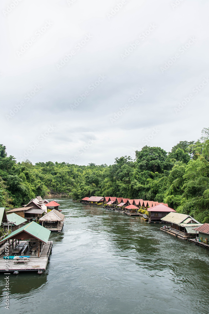 Obraz premium floating house in river Kwai. Taken at Sai Yok Yai waterfall. Kanchanaburi of Thailand.