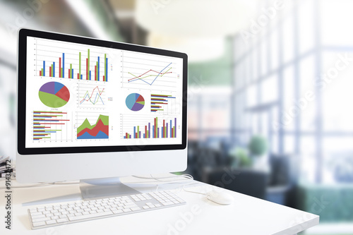 Obraz na płótnie Computer showing analysis chart and graph in office