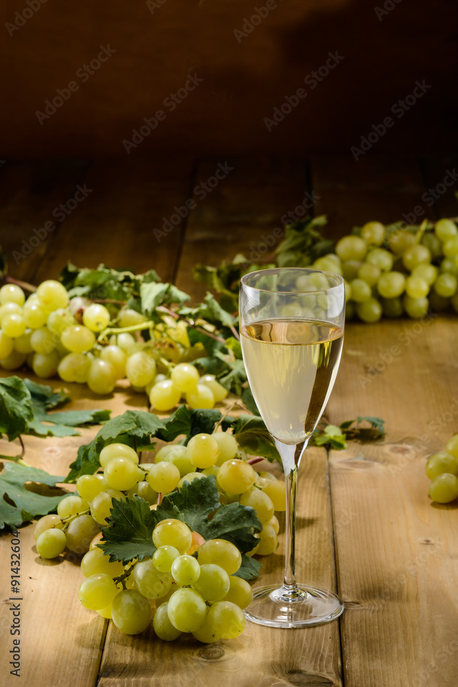 Vino bianco e uva, fuoco selettivo