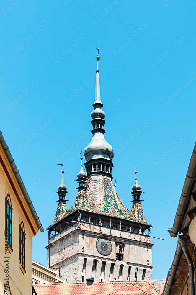 Obraz premium View of the clock tower in the medieval centre of Sighisoara, Romania