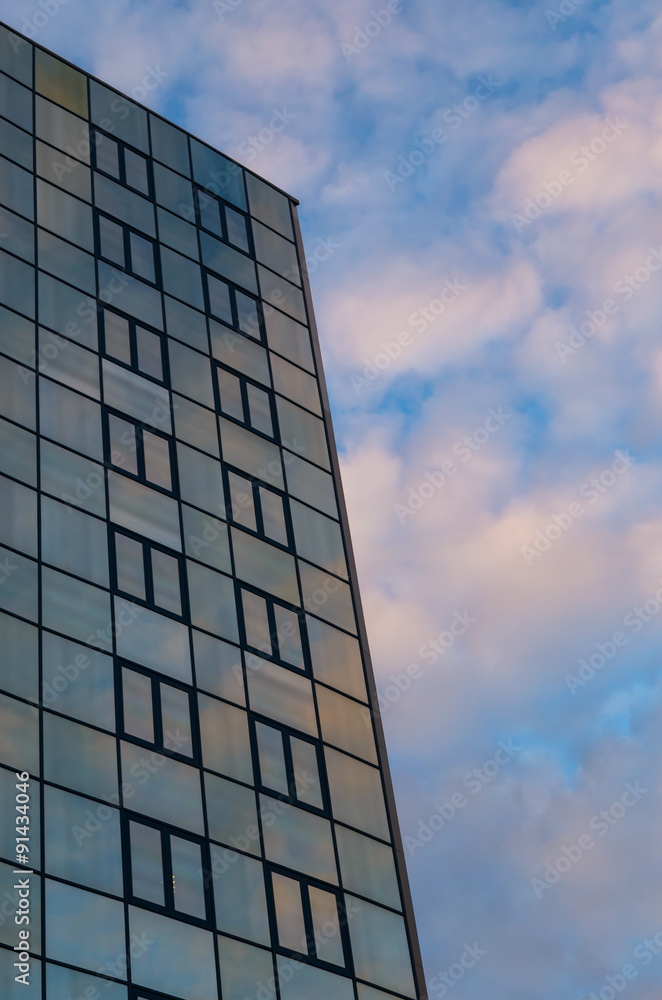 Fototapeta premium mirror building with sky reflection in the glass