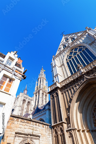 Seitenansicht der Liebfrauenkirche in Antwerpen, Belgien