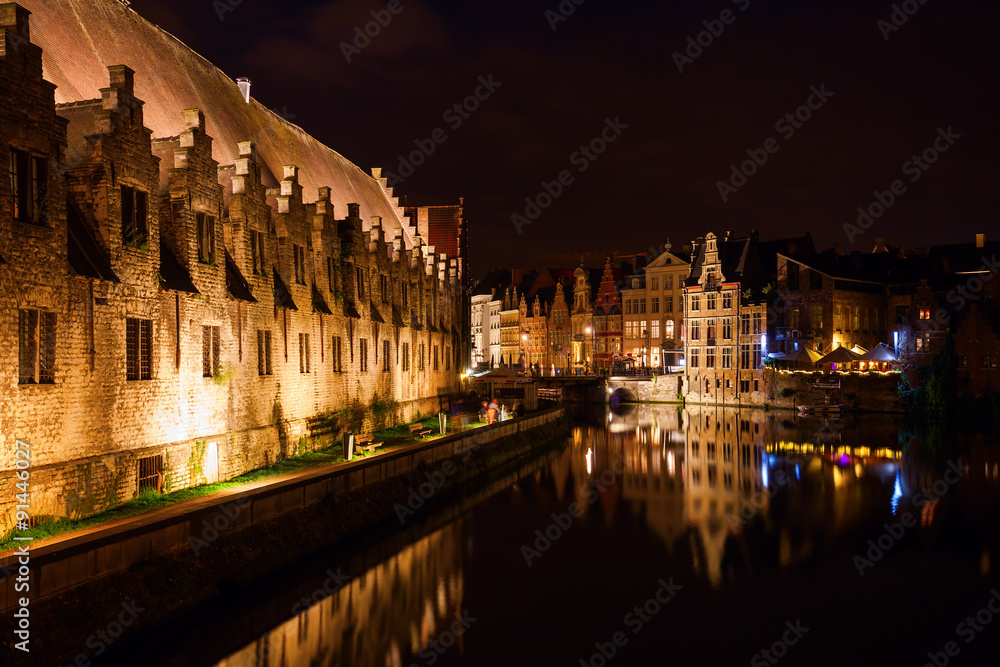 Altstadt von Gent bei Nacht