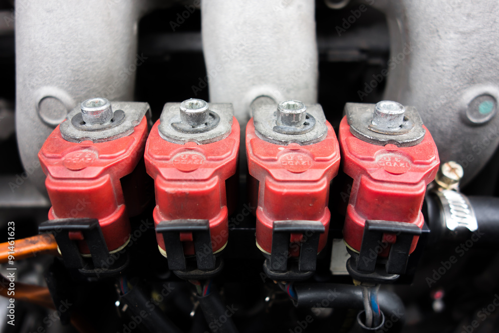 Red LPG injector and engine