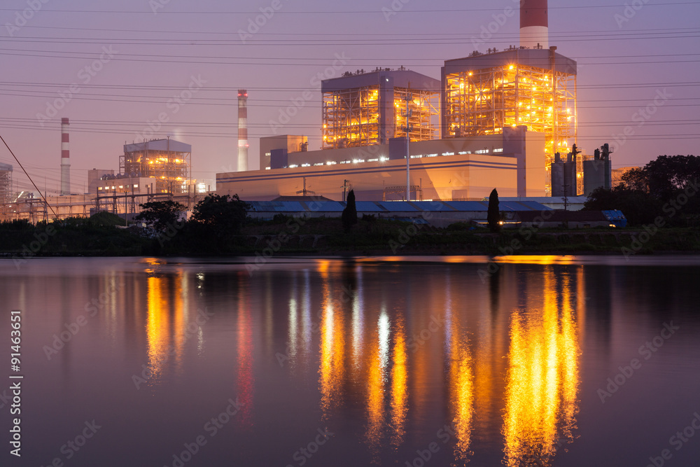 Naklejka premium Power plant at night