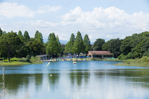 ボートに乗れる池（昭和記念公園）