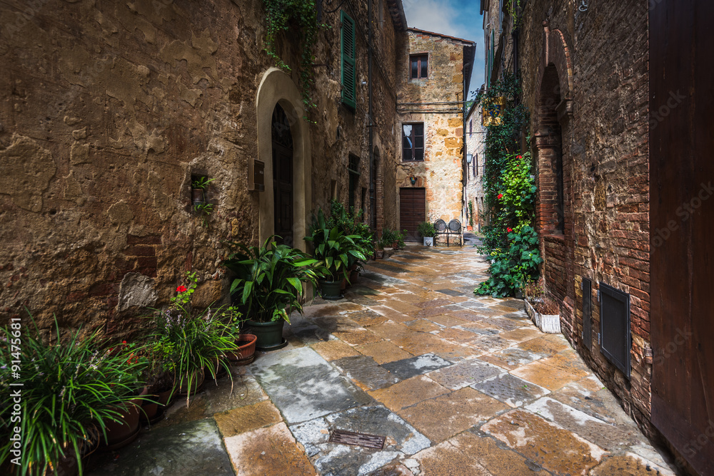 Fototapeta Piękne zakątki średniowiecznej włoskiej wioski w