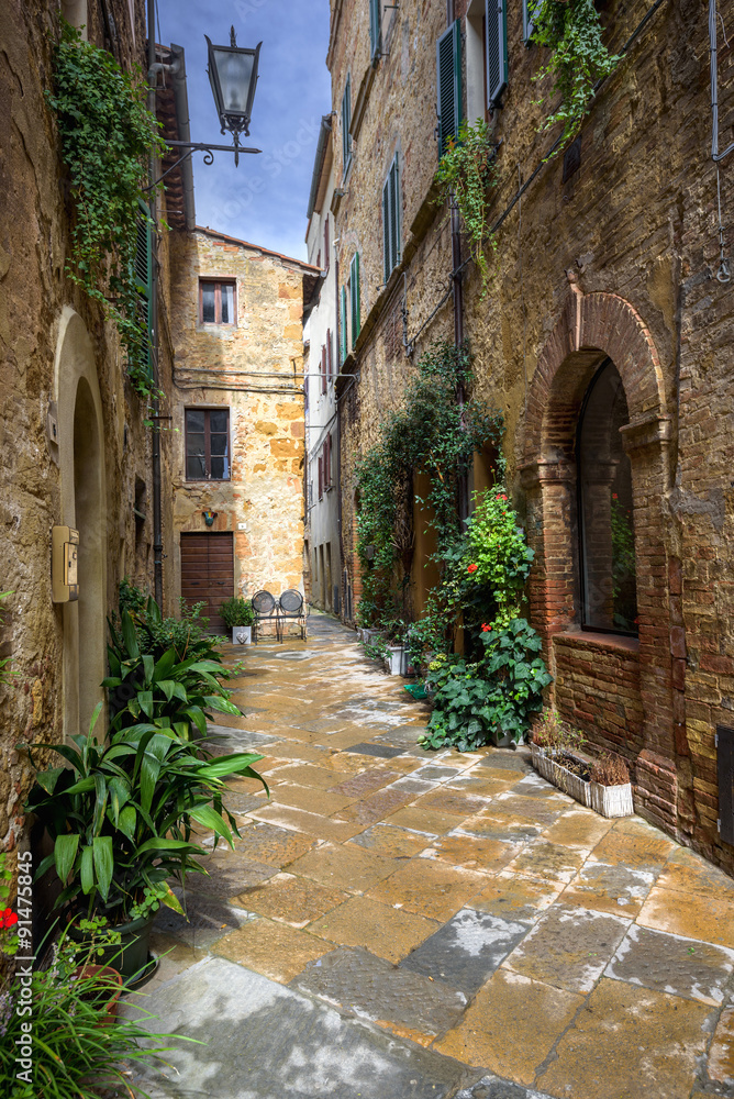 Beautiful nooks and crannies of the medieval Italian village in