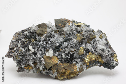 Mineral : Chalkopyrite, Quartz