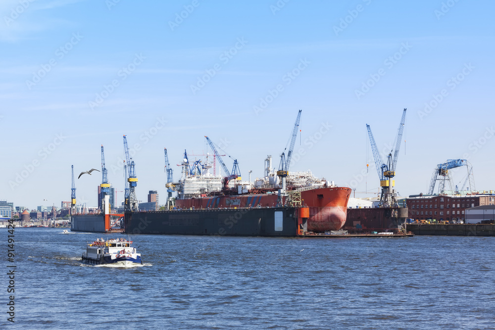 Werft im Hamburger Hafen