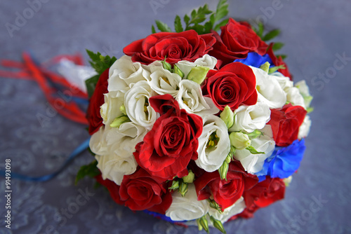 Buchet Matrimonio con fiori blu  bianchi e rossi