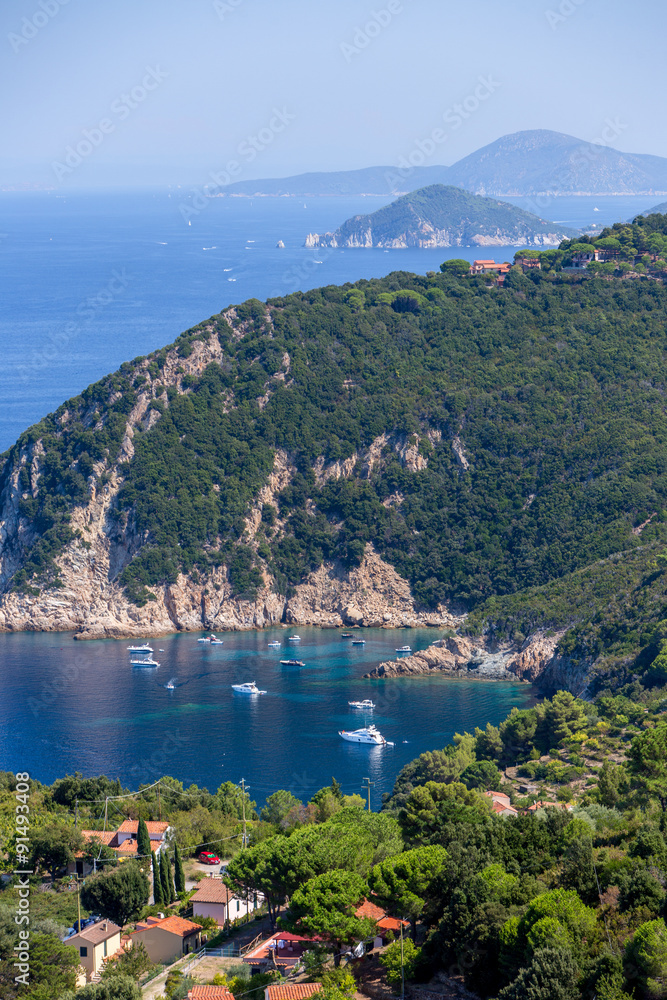 Mare e promontori dell'Isola d'Elba, inquadratura verticale
