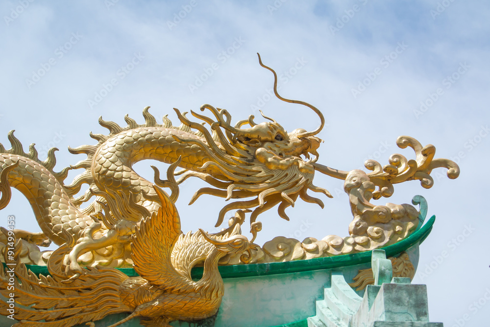 Fototapeta premium Dragon on roof