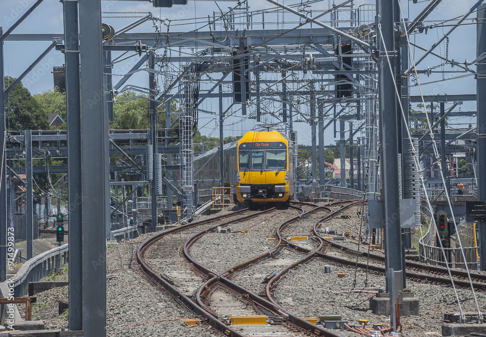 Obraz premium SYDNEY, AUSTRALIA : A 'Waratah' train approaches Central Station with a local service.
