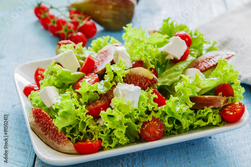 salad with figs tomato and feta cheese