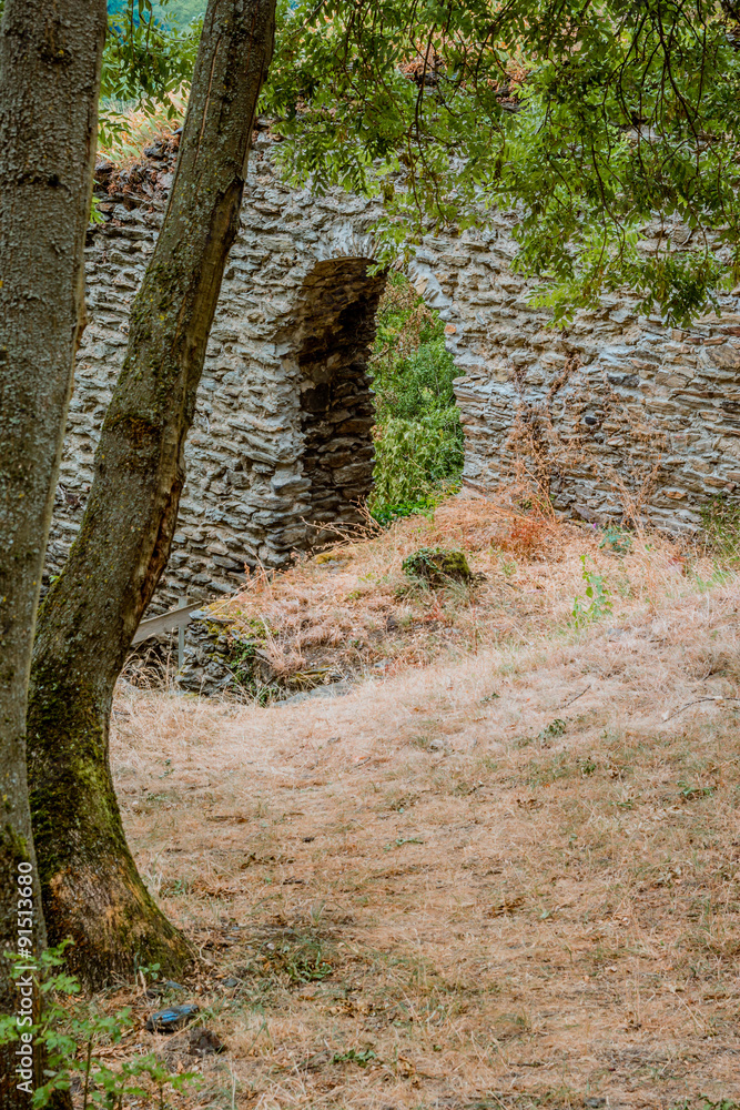 Ruines du château Saint-Gérald à Givors Ruines du château Saint-Gérald à Givors