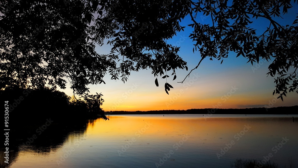 Lake sunset 09166