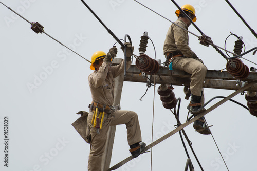 Wallpaper Mural an electrical lineman working on a line Torontodigital.ca