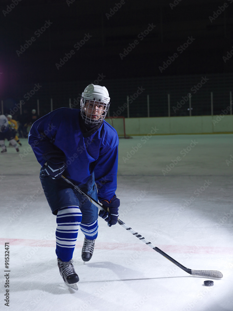 Naklejka premium ice hockey player in action