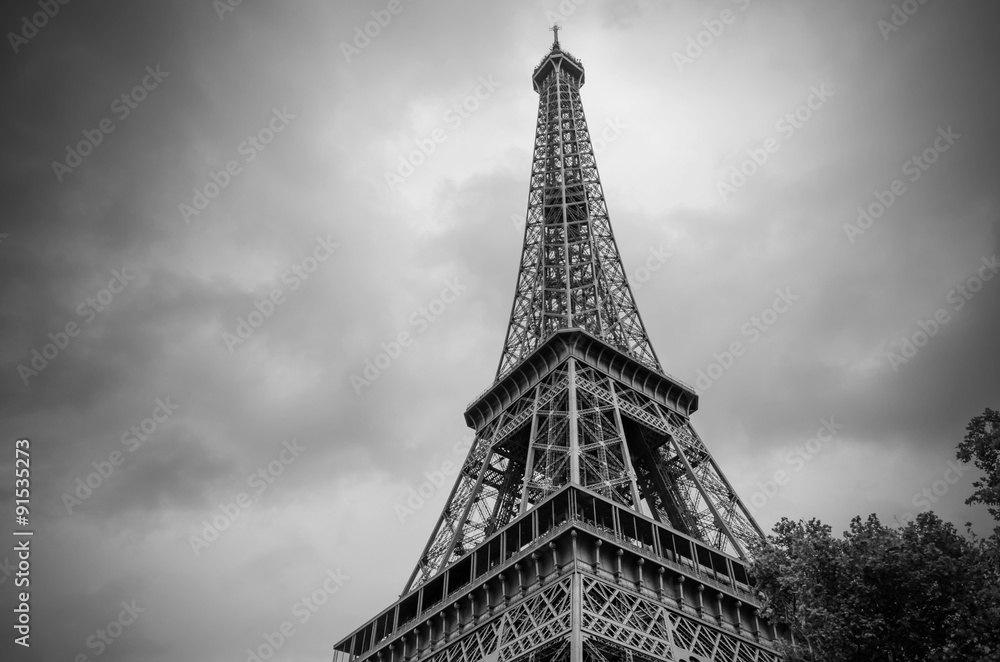 Eiffel tower in Black and white