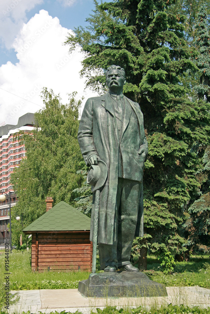 MOSCOW, RUSSIA - JUNE 13, 2009: Old sculptures of Maxim Gorky in Muzeon Art Park (Fallen Monument Park) in Moscow