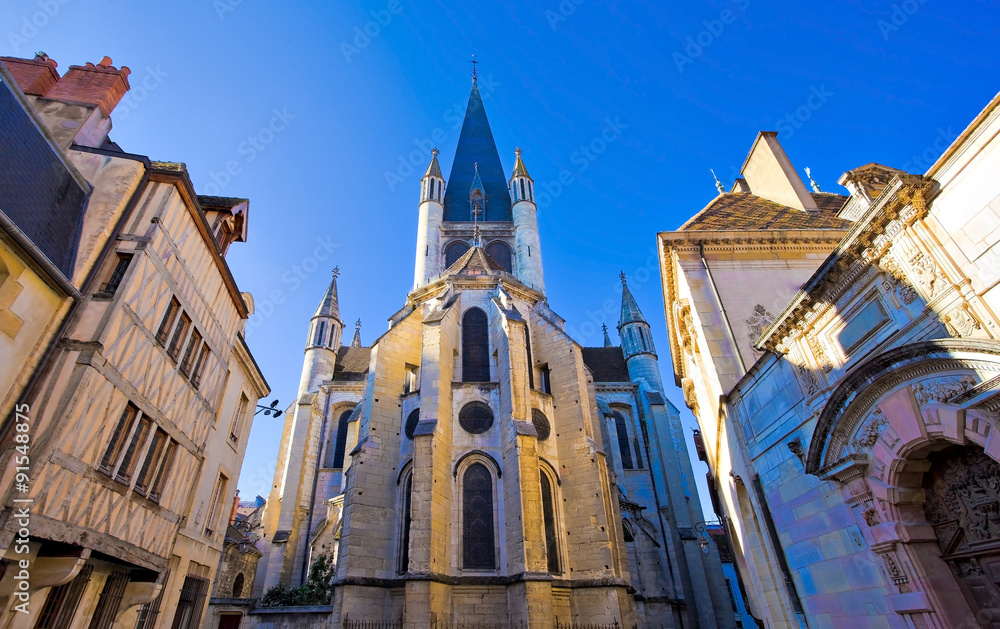 Fototapeta premium Dijon, église Notre dame et hôtel de Vogüe