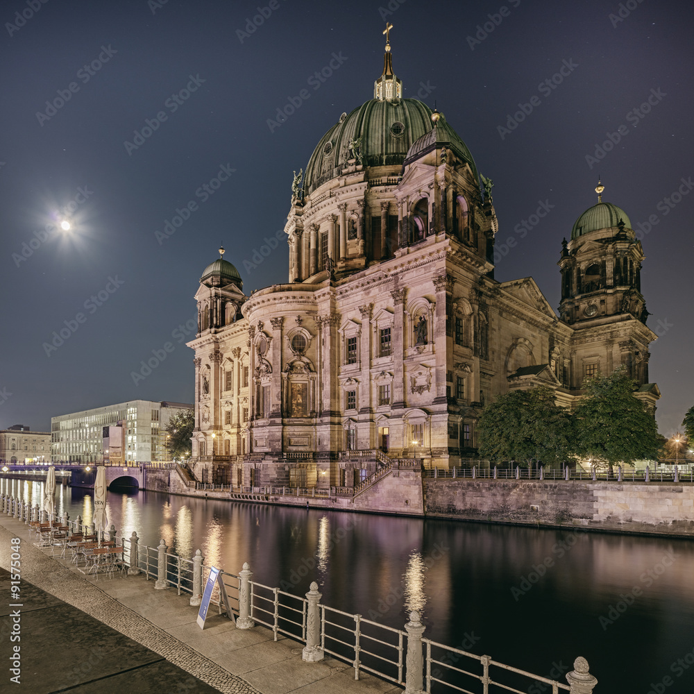 Berliner Dome Cathedral at night