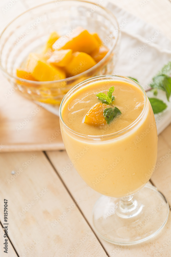 mango smoothie mango smoothie