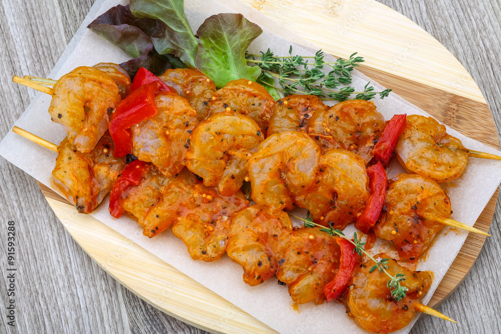 Fototapeta premium Raw prawn skewer