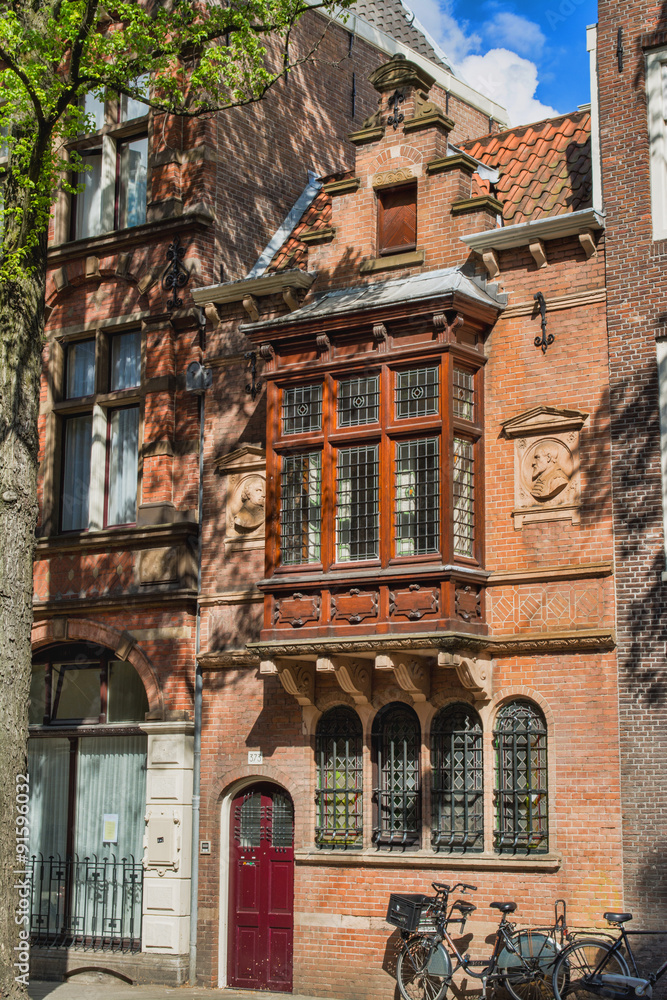 Obraz premium street with the house in Amsterdam on a sunny day. 