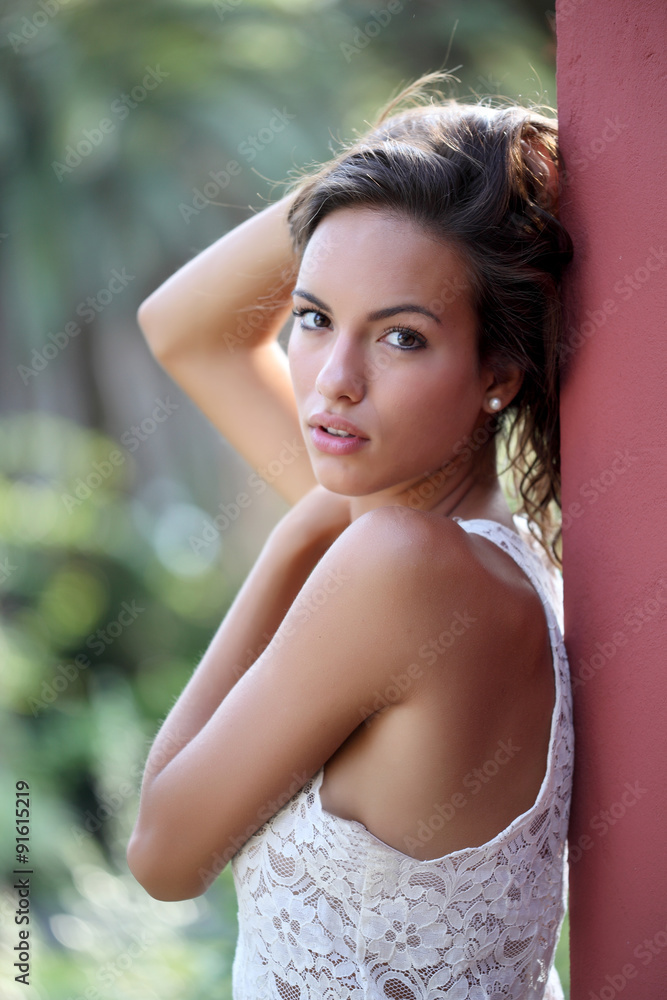 Naklejka premium Outdoors portrait of attractive girl