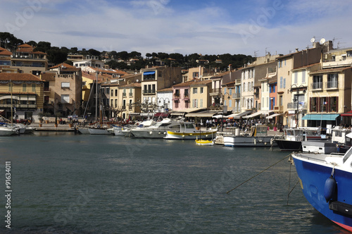 View of Cassis, French Riviera, France © curto