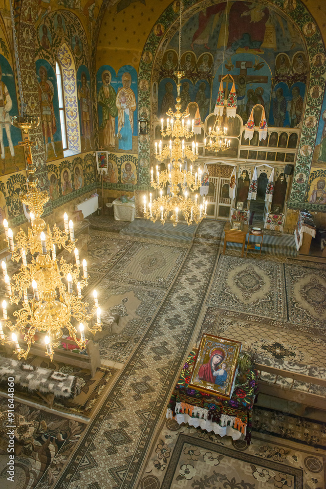 Interno di una chiesa cattolica nella regione del Maramures, Romania