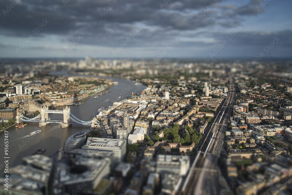 Obraz premium Aerial view of London with with tilt shift model village effect