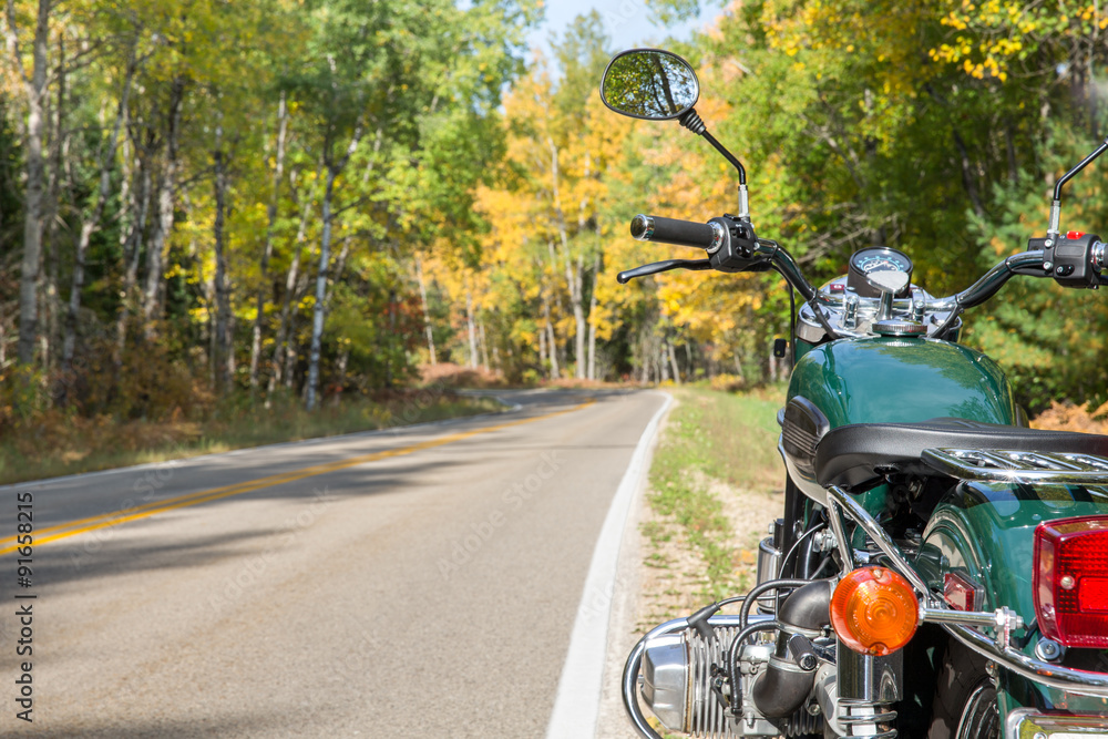 Obraz premium Motorcycle and Open Road in Autumn