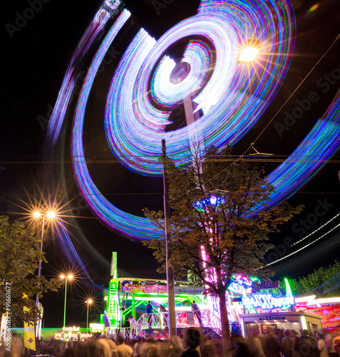 Bahn auf dem Jahrmarkt