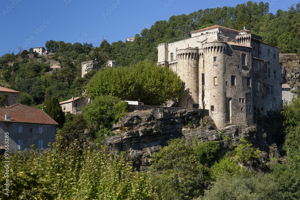 Die mittelalterliche Burg in Largentiere, Frankreich
