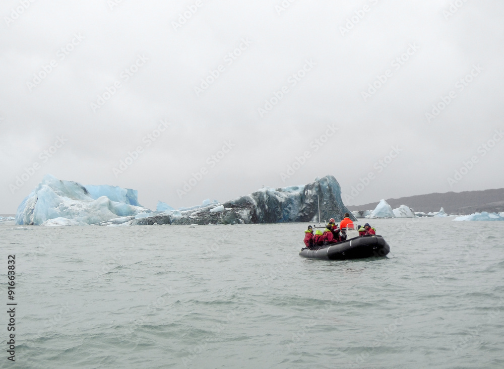 Fototapeta premium coastal iceberg scenery