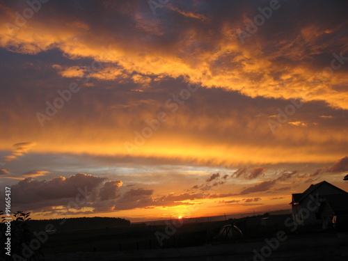 Wallpaper Mural Феерический закат солнца  в деревне Torontodigital.ca