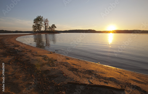 Fototapeta Naklejka Na Ścianę i Meble -  Sunset on Lake Norman in North Carolina