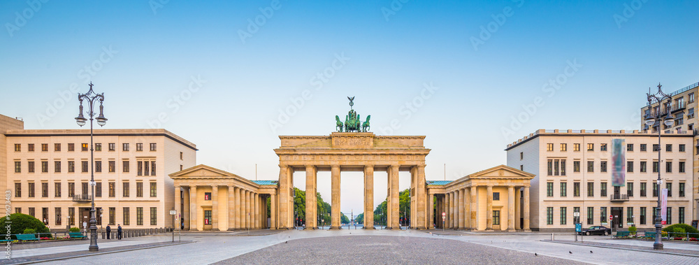Fototapeta premium Brama Brandenburska na Pariser Platz o wschodzie słońca, Berlin, Niemcy