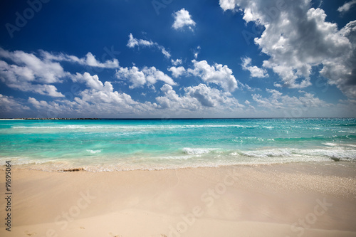 Beautiful caribbean sea beach © photopixel